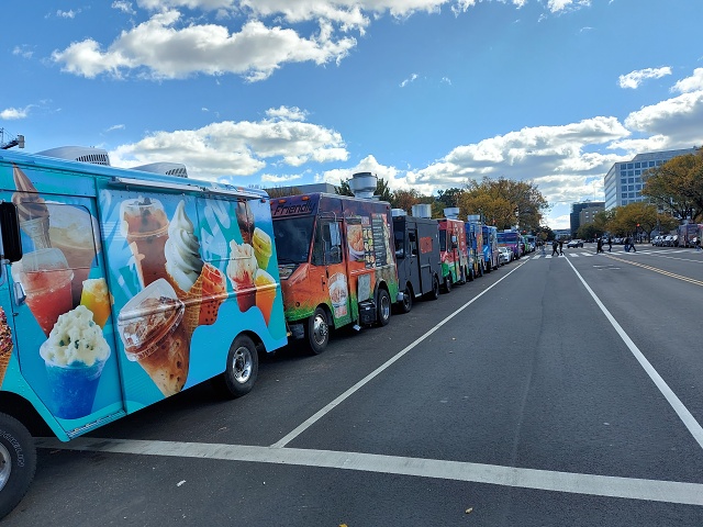 20231022 135716 - So Many Food Trucks In The National Mall